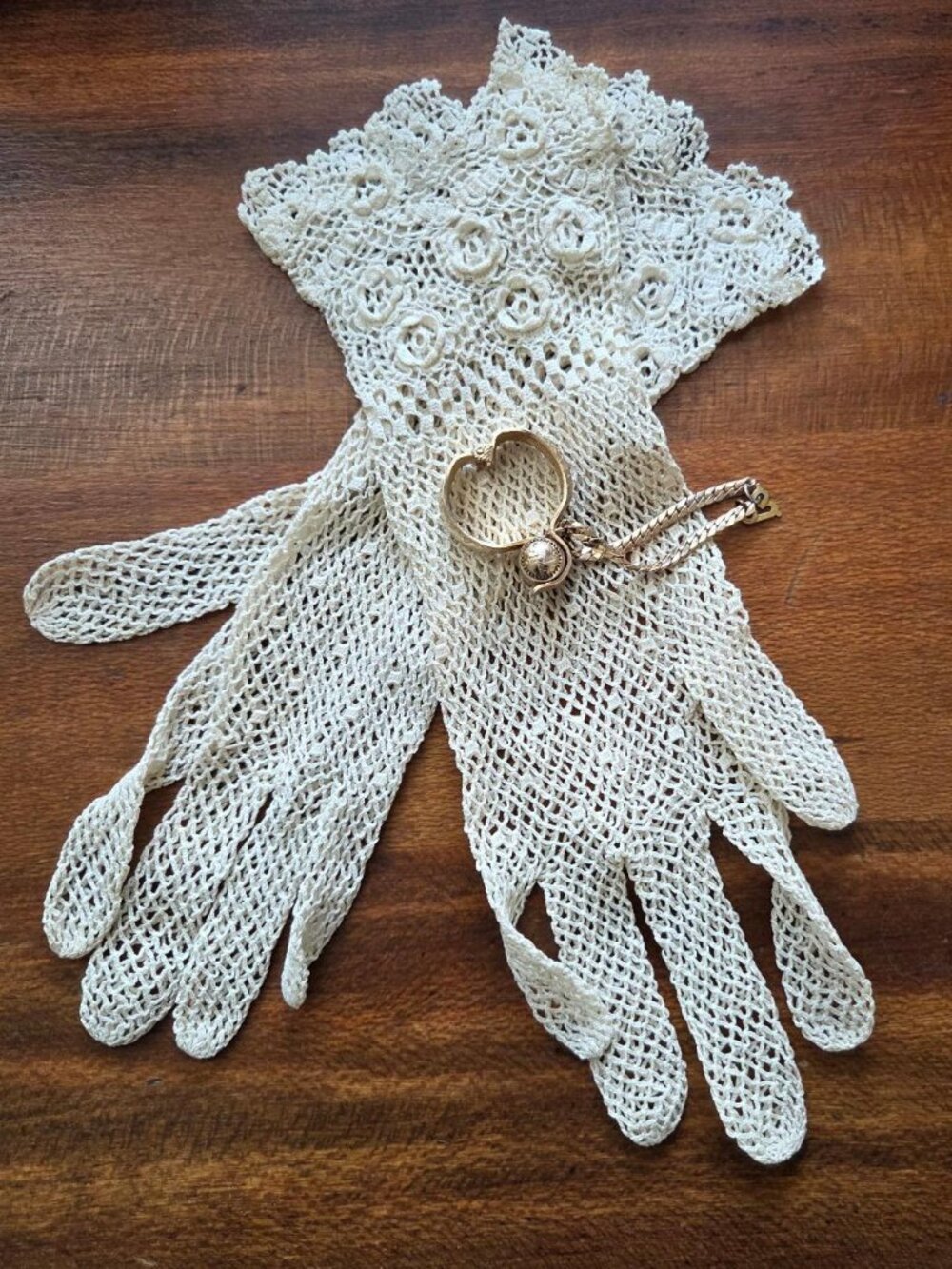 Vintage Gold Glove Holder Clip | Mid Century Purse Accessory